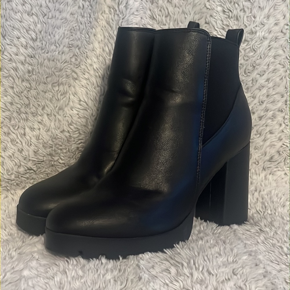 London Rag Bolt Chelsea Boots - Picture 2 of 5